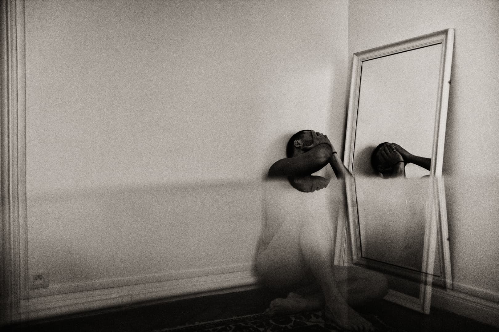 Series of naked self portraits in paris - Sergey's Melnytchenko photoproject